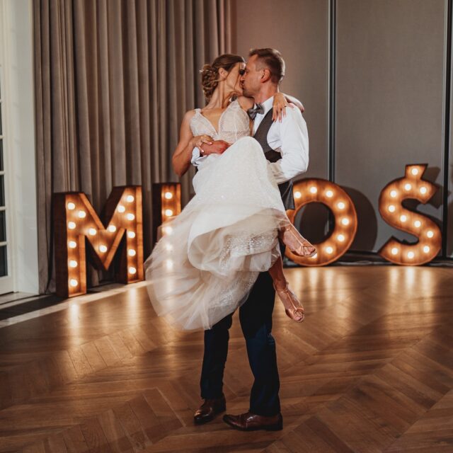 https://dance.arthurmurray.com.ua/glirywhy/2022/05/aleksandra-i-adrian-photo-640x640.jpg